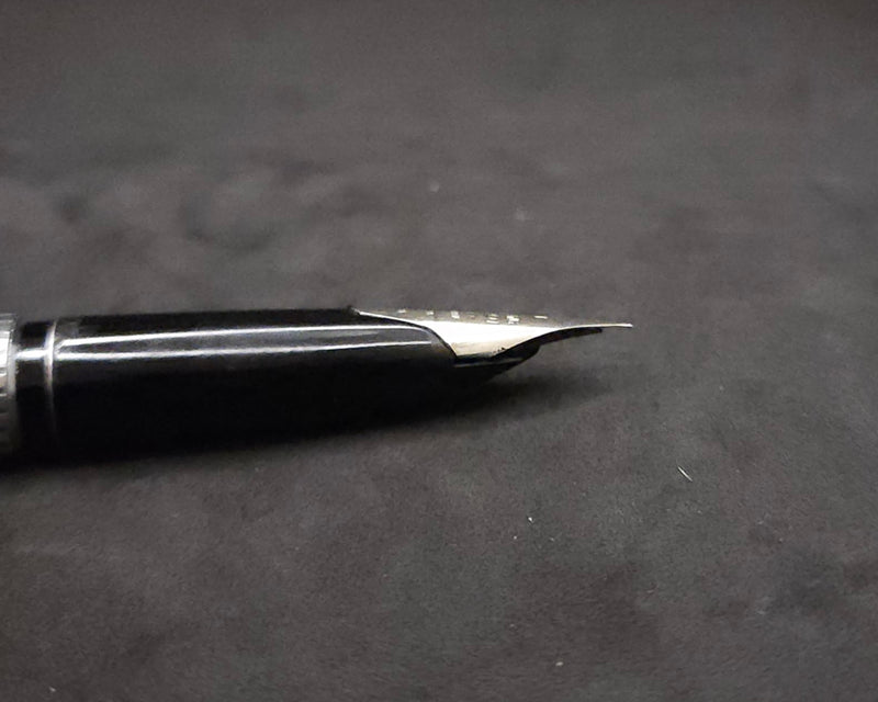 Pilot Custom Black Stripe Fountain Pen 18k Gold Fine Nib K-500SS