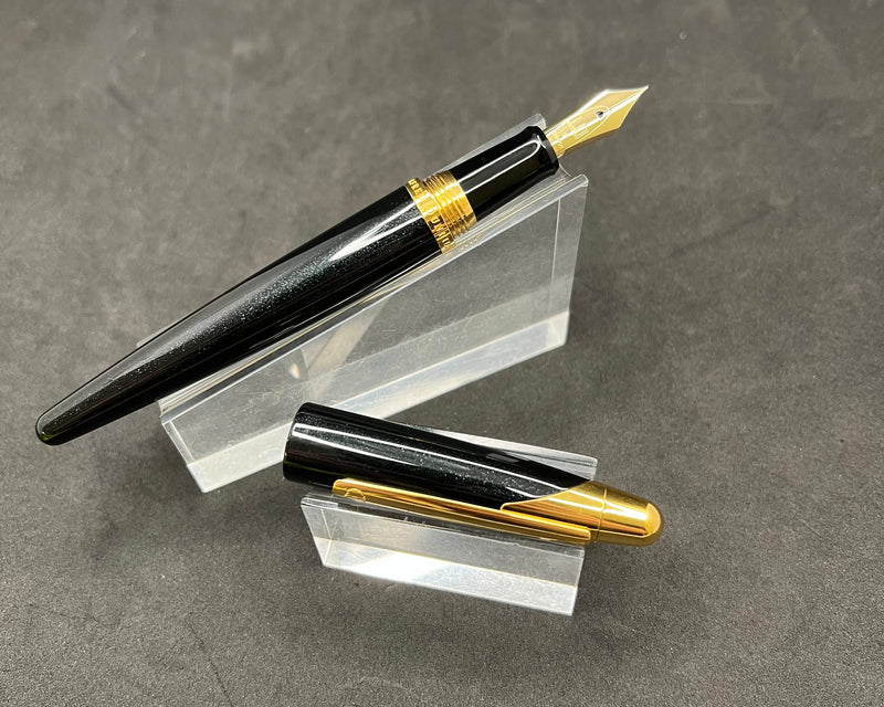 Alfred Dunhill AD2000 Black Sparkle Fountain Pen 18K Gold F Nib